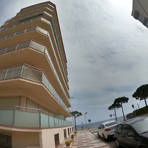 apartamento-a-primera-linea-de-mar-en-platja-daro.catalonia-hotels.com/