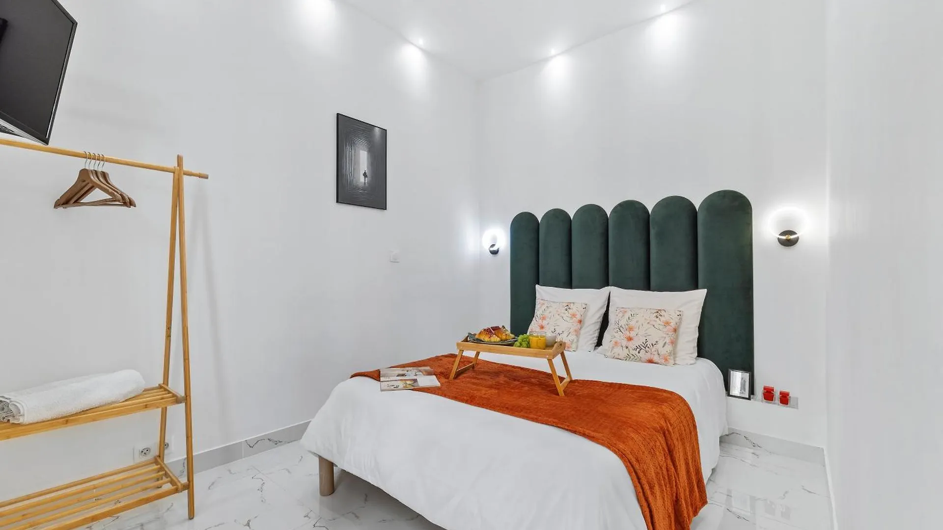 2 Rooms - Hyper Centre - Air-Conditioned - Terrace - Quiet - Tramway - Equipped Kitchen - Wifi Nizza 0*,  Francia